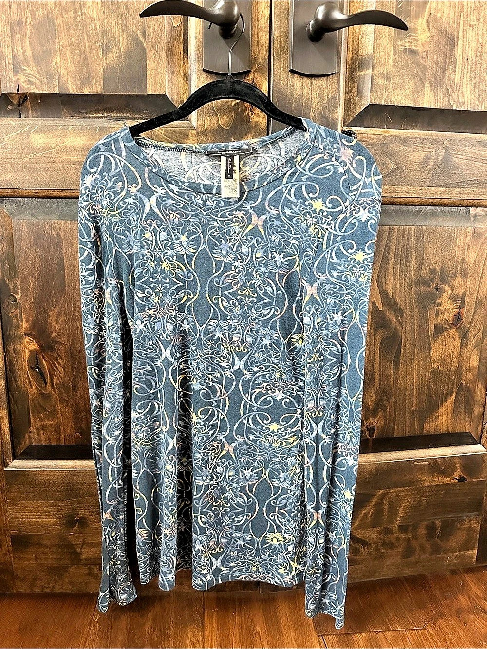 🌻🌻BCBGMAXAZRIA Paisley Long Sleeve Top in Blue - Small